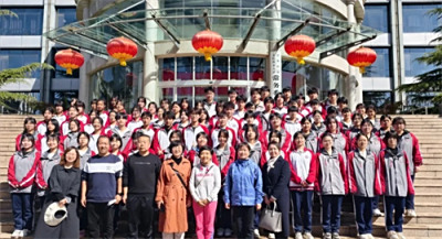 寻迹民主历程，庚续红色薪火——石家庄文化传媒学校“进机关 进展馆”研学行