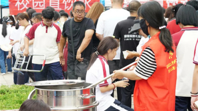 党建引领聚合力 志愿服务暖迎新——石家庄文化传媒学校多举措保障 2025 级新生顺利入学