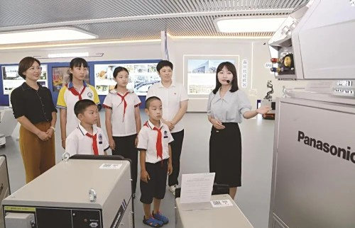 从 “制造” 到 “智造”——记者探访机器人产业创新现场