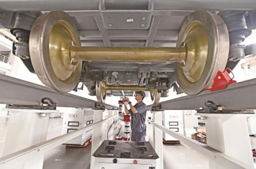 【“唐山之好 唐山之美 唐山之新”一线调研行】智能制造永不止步——走进百川轨道交通智能装备产业化项目