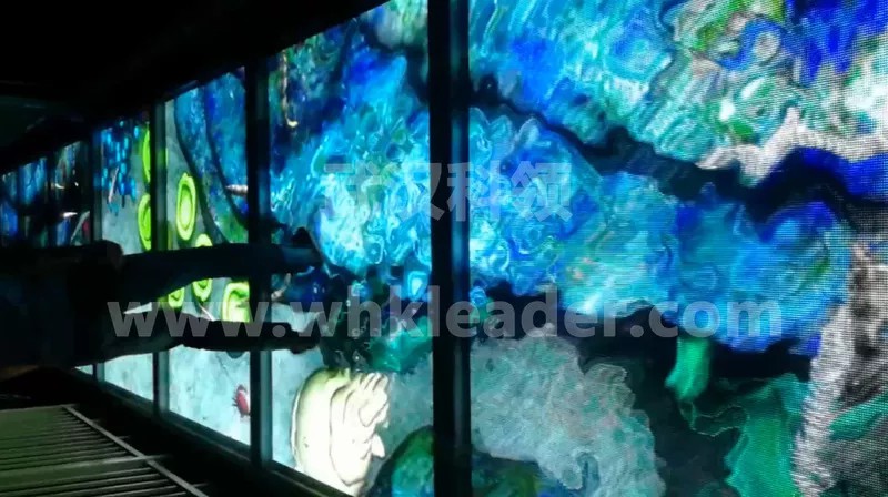 玻璃栈道-人鱼互动