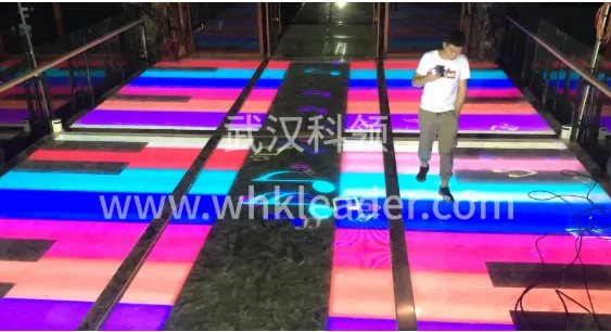 玻璃栈道-地面互动钢琴