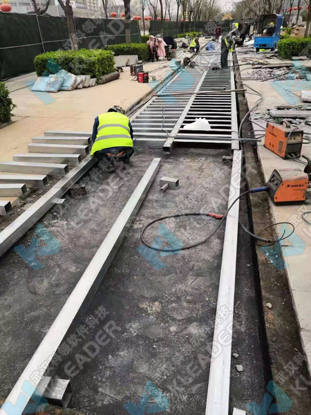 户外钢琴安装现场1