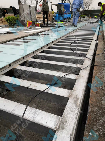 户外钢琴安装现场2