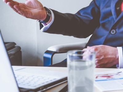 在南宁开粉店要办几种证件？